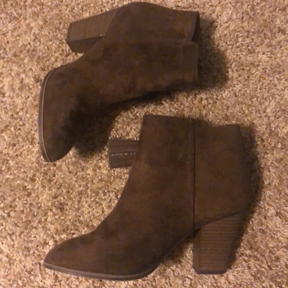 Brown booties, size 8, tassel - Picture 2 of 2